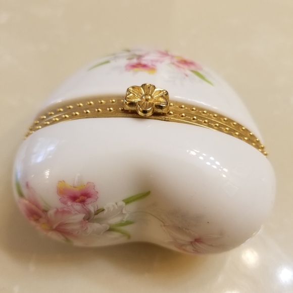 Porcelain heart shaped trinket - Picture 4 of 7